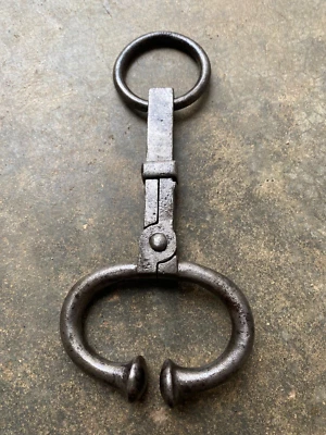 Mouchette anneau ancienne tire boeuf en fer forgé du 19ème siècle  - Photo 1/4