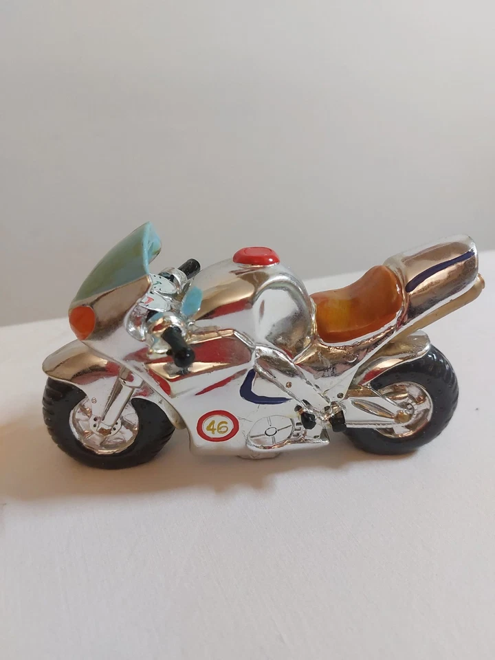 Moto da corsa in resina N.46 argentata - Immagine 1 di 4