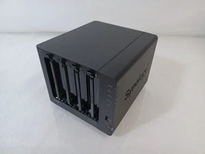 Synology DiskStation DS415+ NAS de stockage en réseau - 4 disques durs et bloc d'alimentation 1 To - Photo 1/8