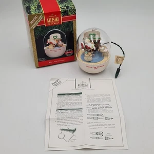 1991 Hallmark Andenken Babys erster Weihnachtsschmuck Bewegung Rock A Bye Baby - Bild 1 von 23
