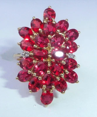 Anillo de cóctel grande de oro de 9 quilates con zafiro rojo y diamantes, talla N Foto 1 de 4