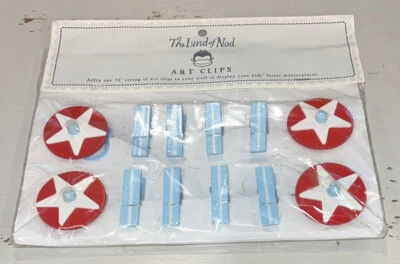 Clips fotográficos Land of Nod arte caja barril niños estrella y rayas obra maestra colgante Foto 1 de 4