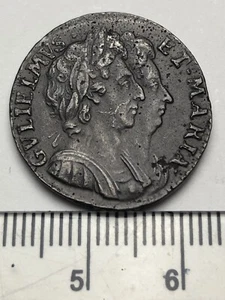 A++ 1694 William & Mary Copper Farthing, Spink 3453 (E527) - Picture 1 of 3