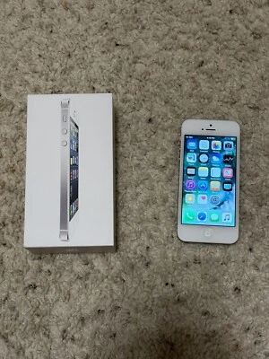Apple iPhone 5 - 16GB - White & Silver (Unlocked) A1429 (CDMA + GSM) - Image 1 of 3