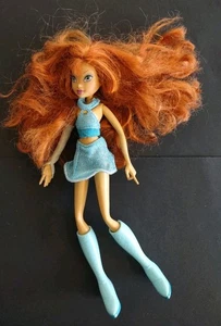 Muñeca Mattel Winx Club Magic Winx Bloom con trajes y otros accesorios - Imagen 1 de 12