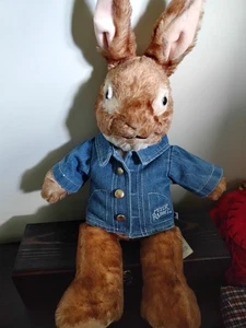 Build a Bear Workshop Peter Rabbit Plüschtier Stofftier mit Jeansjacke 2017 - Bild 1 von 6
