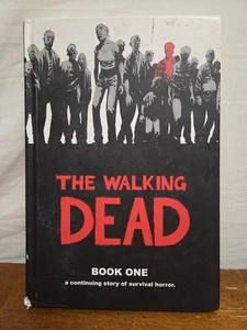 The Walking Dead Book One copertina rigida graphic novel immagine fumetto numero 1-12 - Foto 1 di 7
