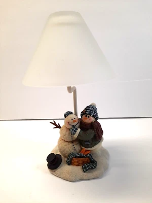 Crazy Mountain Tea Light Holder Lamp Building a Snowman 9" Tall  Pre-owned  Foto 1 de 4