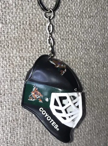 NHL Phoenix Coyotes HOCKEY GOALTENDER HELMET KEYCHAIN New Old Stock Cover