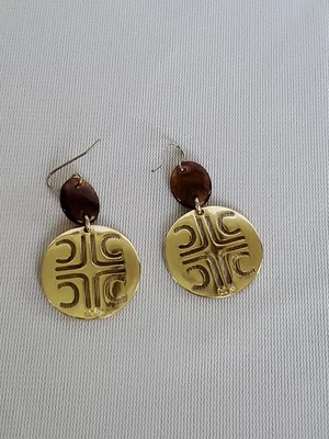 Pendientes para mujer Liz Claiborne perforados tono dorado metal ámbar imitación piedra Foto 1 de 3