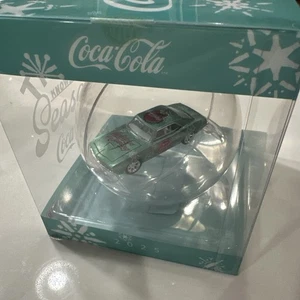 2025 M2 Machines Christmas Ornament CocaCola 1969 Chevy Camaro - Foto 1 di 8