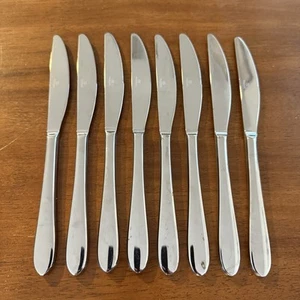 Mikasa EMILE 8 Dinner Knives Glossy 18/10 Stainless Steel Flatware - Picture 1 of 8
