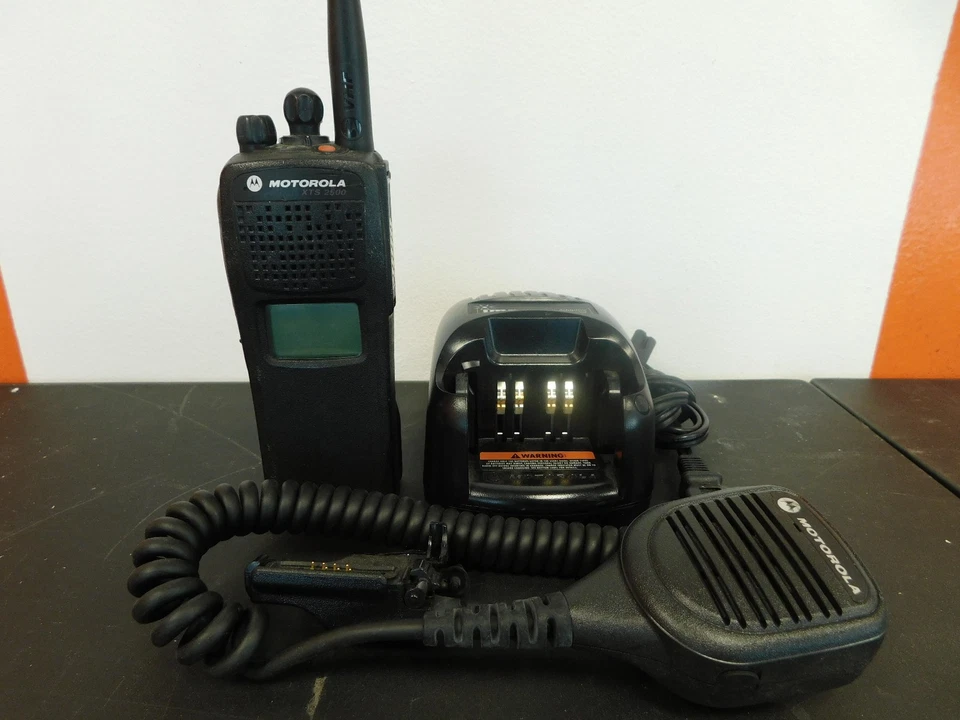Motorola XTS2500 VHF 136-174mhz Model 1.5 P25 Digital Portable radio Trunkng ADP - Image 1 of 1