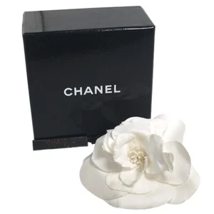 CHANEL Camelia With Box corsage Brooch white - Picture 1 of 12
