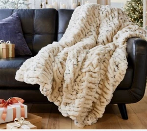 Hotel du Cobb Luxury Faux Fur Throw Dennis Basso Ivory Lynx NEW Approx 48x60 - Picture 1 of 8