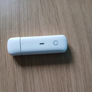 UNLOCKED VODAFONE K5161Z (ZTE MF833U1) 4G 150mbps USB DONGLE (WHITE) UK SELLER - Picture 1 of 3