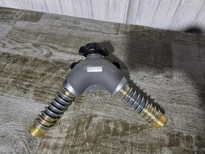 Adaptador de manguera de apagado Gilmour Dual Flex Connect - Imagen 1 de 5