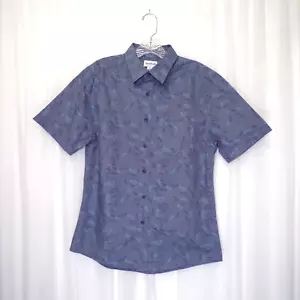 Camisa Haggar Estampado de Tiburón Abotonada Para Hombres Gris Mediana Manga Corta Resort Informal - Imagen 1 de 9