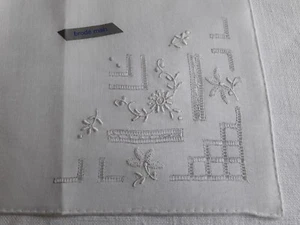 N05 ANCIEN MOUCHOIR linon brodé VINTAGE 60 linen veil embroidered handkerchief - Imagen 1 de 5