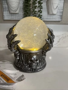 Globo de nieve de agua esqueleto brillo ahumado iluminado de Halloween - Imagen 1 de 6