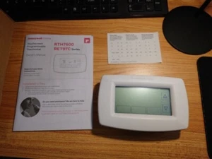 Honeywell RTH7600D1030/E1 Programmable Thermostat - Picture 1 of 6