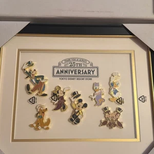 Disney Store 25th Anniversary Pin Badge Set Mickey Minnie Donald Goofy Pluto Us - Imagen 1 de 9