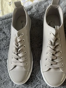 Ladies Trainers Size 6 - Picture 1 of 5