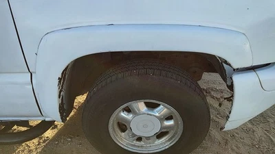 Белое молдинг крыло для правостороннего переднего колеса 03–07 Suburban Passenger Summit - Изображение 1 из 4