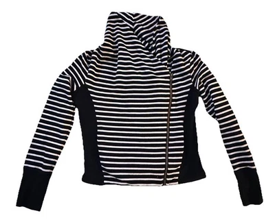 Chaqueta para mujer Caslon asimétrica blanca y negra a rayas con cremallera talla GRANDE Foto 1 de 4
