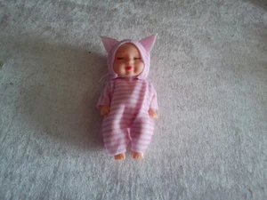 Mini-Püppchen/Tierkostüm/neu/Schweinchen - Bild 1 von 4