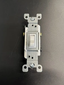 LEVITON 1453-2W 3-WAY TOGGLE LIGHT SWITCH WHITE 15A 125V - Picture 1 of 2