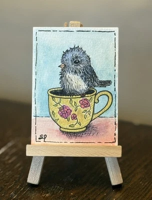 Tarjeta de arte ACEO original, pájaro y taza de té - por Sara Jessup (SJessupArt) Foto 1 de 4