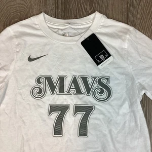Nike NBA Dončič Mavs #77 youth medium white short sleeve T-shirt - Picture 1 of 7
