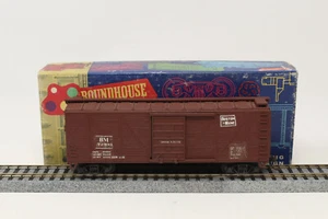 HO Roundhouse Custom 40' Box Car Boston & Maine BM 72930 Red RTR - Picture 1 of 9