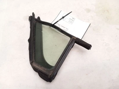 PUERTA DELANTERA IZQUIERDA ESQUINA VENTILACIÓN CUARTO CRISTAL se adapta a TOYOTA PRIUS C 2012-2019 OEM Foto 1 de 4
