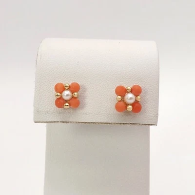 Aretes con flores de perlas de coral rojo natural de oro macizo de 14k Foto 1 de 4