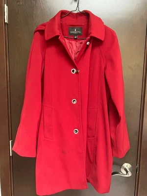 Capa de chuva feminina London Fog forrada vermelha com capuz - Imagem 1 de 4