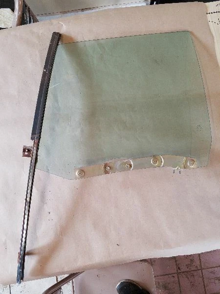 Puerta delantera pasajero vidrio 2 puertas se adapta a 85-87 RENAULT ALLIANCE   Foto 1 de 4