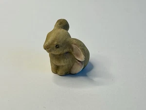 Estatuilla de conejo de cerámica miniatura vintage casa de muñecas - Imagen 1 de 7