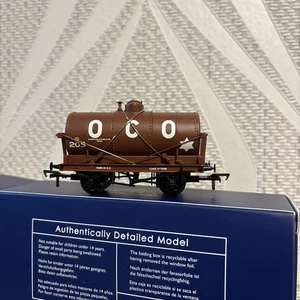 37-681A Bachmann OO Gauge 14 Ton Tank Wagon Olympia Oil & Cake Co Red-Oxide - Picture 1 of 6