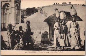 Postal vintage de Nazaret, Israel de la década de 1910 "Mujeres llevando agua en el pozo de María" - Imagen 1 de 2
