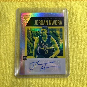 2020-21 Panini Flux - Flux Rookie Signatures Jordan Nwora #FRS-JNW Silver Prizm - Bild 1 von 2