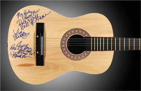 MARTHA REEVES & THE VANDELLAS (MARTHA REEVES) - GUITAR SIGNED WITH CO-SIGNERS Cover