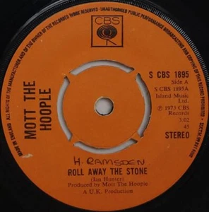 Mott The Hoople Roll Away The Stone 7" Single (1973) CBS CBS 1895 - Picture 1 of 2
