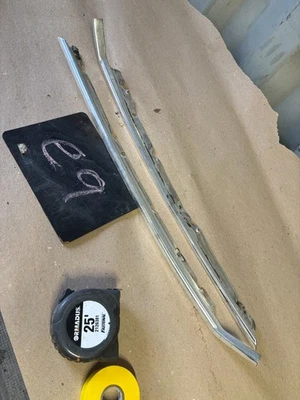 1978 1979 78 1980 Cutlass Supreme 2 puertas parabrisas pilar moldura riel de goteo canaleta Foto 1 de 4