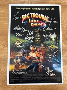 * GRAN PROBLEMA EN PEQUEÑA CHINA * Póster firmado 12x18 * HONG, PAX, KWONG + 6 MÁS - Imagen 1 de 9