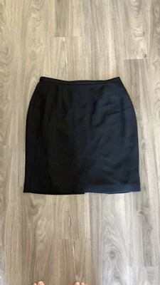 Falda lápiz negra lisa Karen Scott usada en excelente estado talla 10P Foto 1 de 4