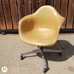 Vtg Swivel Eames Shell Chair PACC leather Fiberglass Office Miller MCM Z Mark - Picture 1 of 23