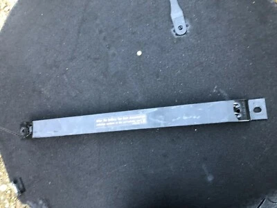 2006-2010 BMW E60 M5 trunk battery hold down roll over bracket - Изображение 1 из 4