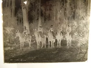 LARGE FORMAT 1890s GLASS PHOTOGRAPH NEGATIVE AUSTRALIA HORSE RIDERS ON BLACKSPUR - Picture 1 of 5